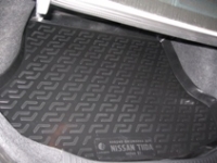 Коврик багажника пластик Nissan Tiida седан 2007- / L.Locker / 0105100100